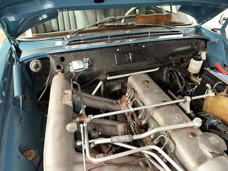 Mercedes-Benz 220 SE coupe Automatic - Berlină/ Sedan: Foto 5 Mercedes-Benz 220 SE coupe Automatic - Berlină/ Sedan: Foto 5