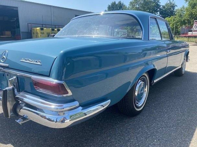 Mercedes-Benz 220 SE coupe Automatic - Berlină/ Sedan: Foto 3 Mercedes-Benz 220 SE coupe Automatic - Berlină/ Sedan: Foto 3