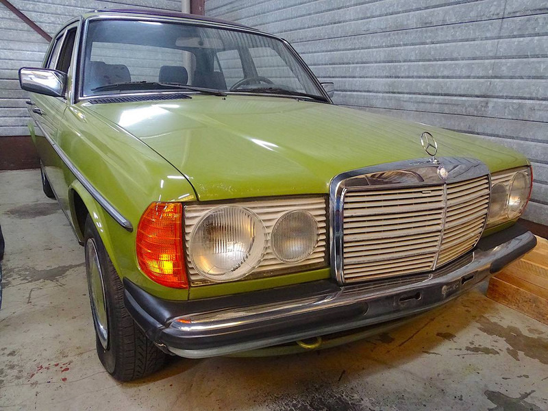 Mercedes-Benz E-Klasse (W123) _ 200 Automatic - Berlină/ Sedan: Foto 2 Mercedes-Benz E-Klasse (W123) _ 200 Automatic - Berlină/ Sedan: Foto 2