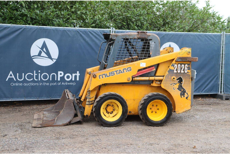 Mustang 2026 - Încărcător frontal pe pneuri: Foto 1 Mustang 2026 - Încărcător frontal pe pneuri: Foto 1