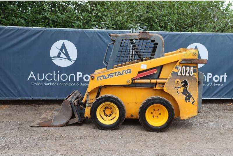 Mustang 2026 - Încărcător frontal pe pneuri: Foto 2 Mustang 2026 - Încărcător frontal pe pneuri: Foto 2