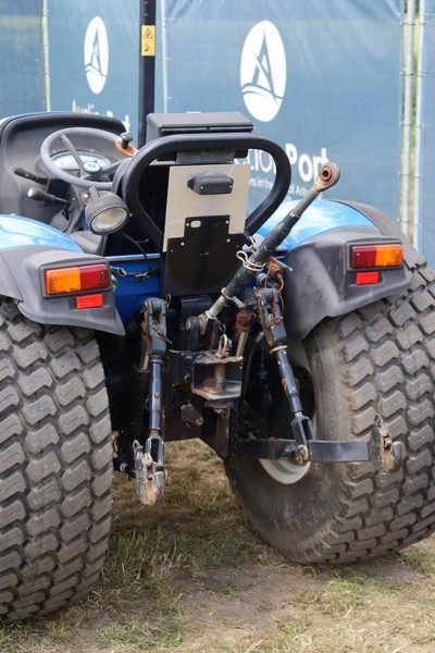 Tractor agricol New Holland T3040: Foto 17