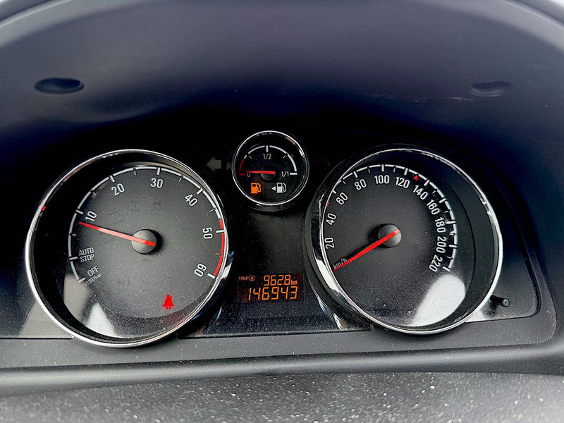 Berlină/ Sedan Opel Antara 2.2 CDTI Automatic: Foto 13