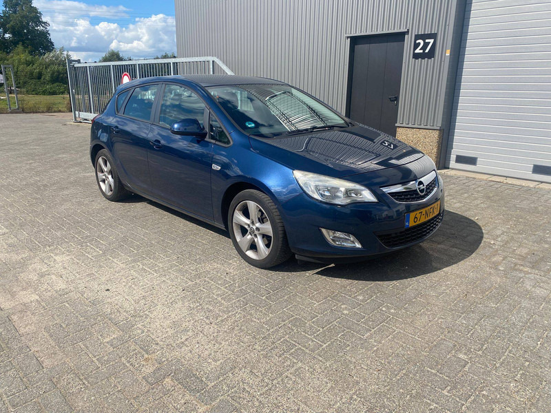 Opel Astra 1.6 - Berlină/ Sedan: Foto 5 Opel Astra 1.6 - Berlină/ Sedan: Foto 5