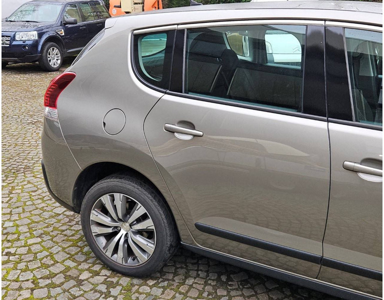 Peugeot 3008 (I - update) 1.6 VTi - Berlină/ Sedan: Foto 2 Peugeot 3008 (I - update) 1.6 VTi - Berlină/ Sedan: Foto 2