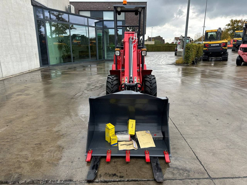 Plus Power HQ180T - Încărcător frontal pe pneuri: Foto 3 Plus Power HQ180T - Încărcător frontal pe pneuri: Foto 3