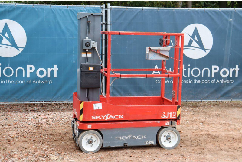 Skyjack SJ12 - Autopropulsată platformă: Foto 1 Skyjack SJ12 - Autopropulsată platformă: Foto 1