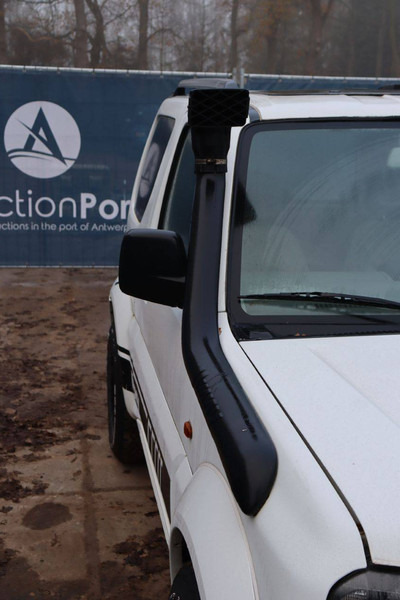 SUV Suzuki Jimny: Foto 13 SUV Suzuki Jimny: Foto 13