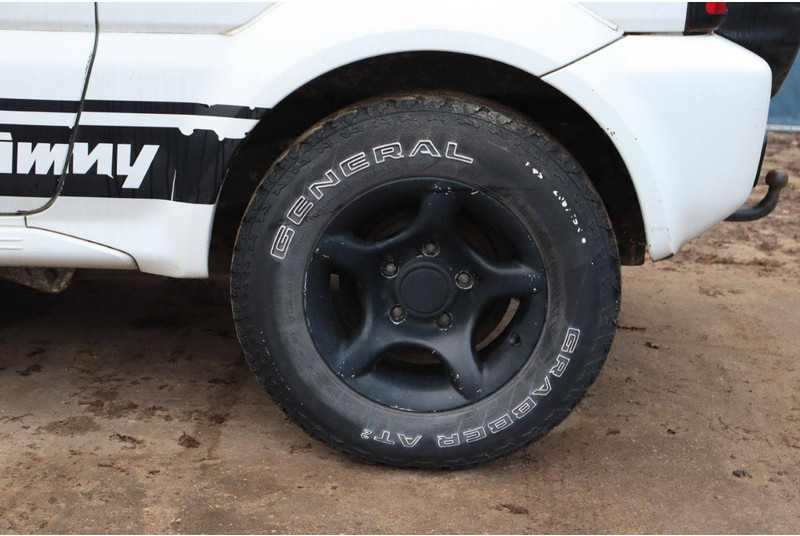 SUV Suzuki Jimny: Foto 16 SUV Suzuki Jimny: Foto 16