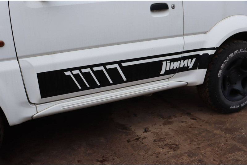 SUV Suzuki Jimny: Foto 17 SUV Suzuki Jimny: Foto 17