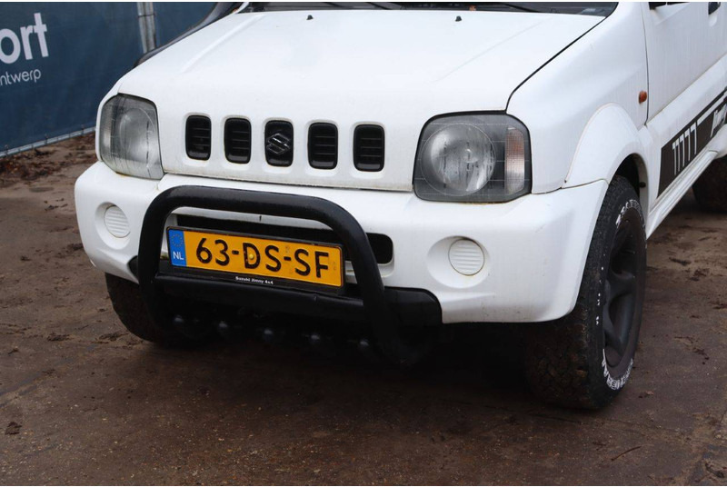 SUV Suzuki Jimny: Foto 10 SUV Suzuki Jimny: Foto 10