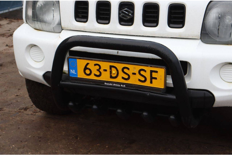 SUV Suzuki Jimny: Foto 11 SUV Suzuki Jimny: Foto 11