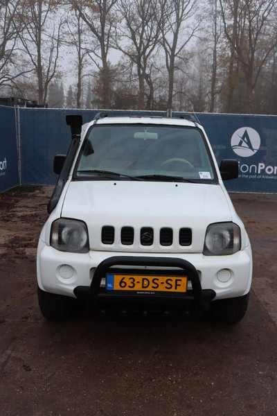 SUV Suzuki Jimny: Foto 8 SUV Suzuki Jimny: Foto 8