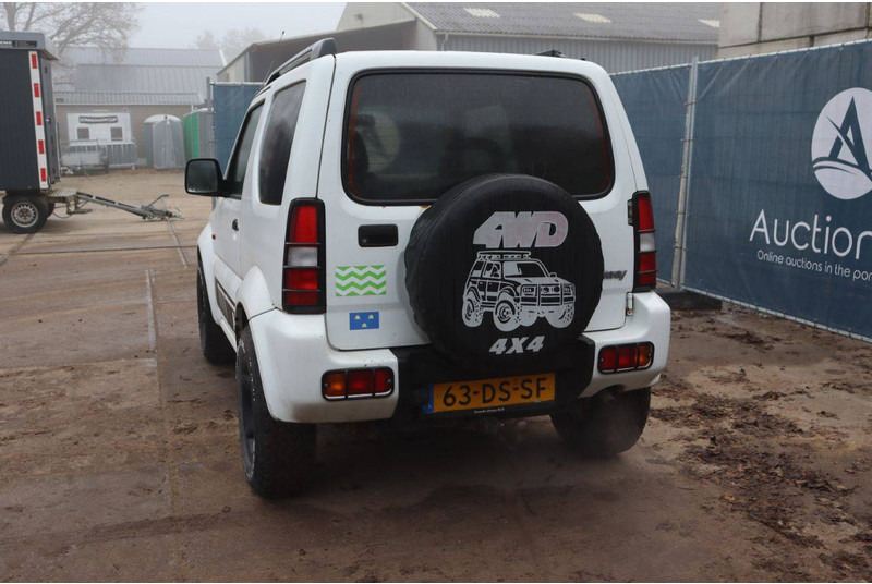 SUV Suzuki Jimny: Foto 18 SUV Suzuki Jimny: Foto 18