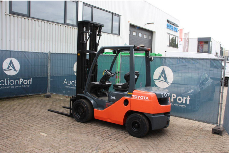 Toyota 02-8FDF30 - Stivuitor diesel: Foto 3 Toyota 02-8FDF30 - Stivuitor diesel: Foto 3