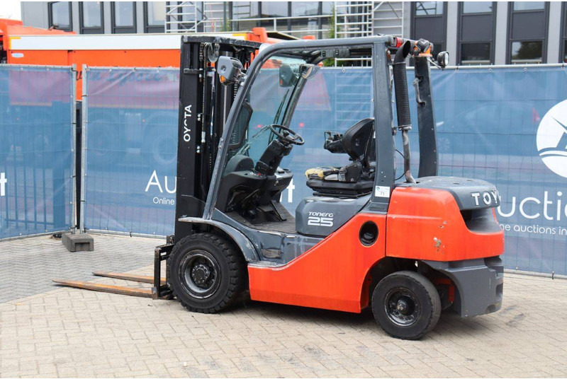 Toyota 06-8FD25F - Stivuitor diesel: Foto 3 Toyota 06-8FD25F - Stivuitor diesel: Foto 3