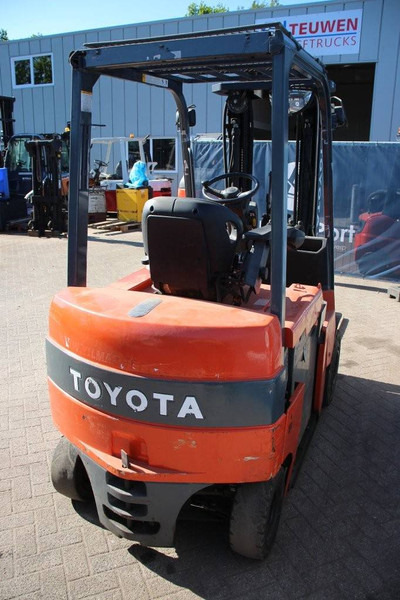 Toyota 7FBMF25 - Electrostivuitor: Foto 5 Toyota 7FBMF25 - Electrostivuitor: Foto 5