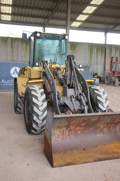 Încărcător frontal pe pneuri Volvo L45B-TP: Foto 6