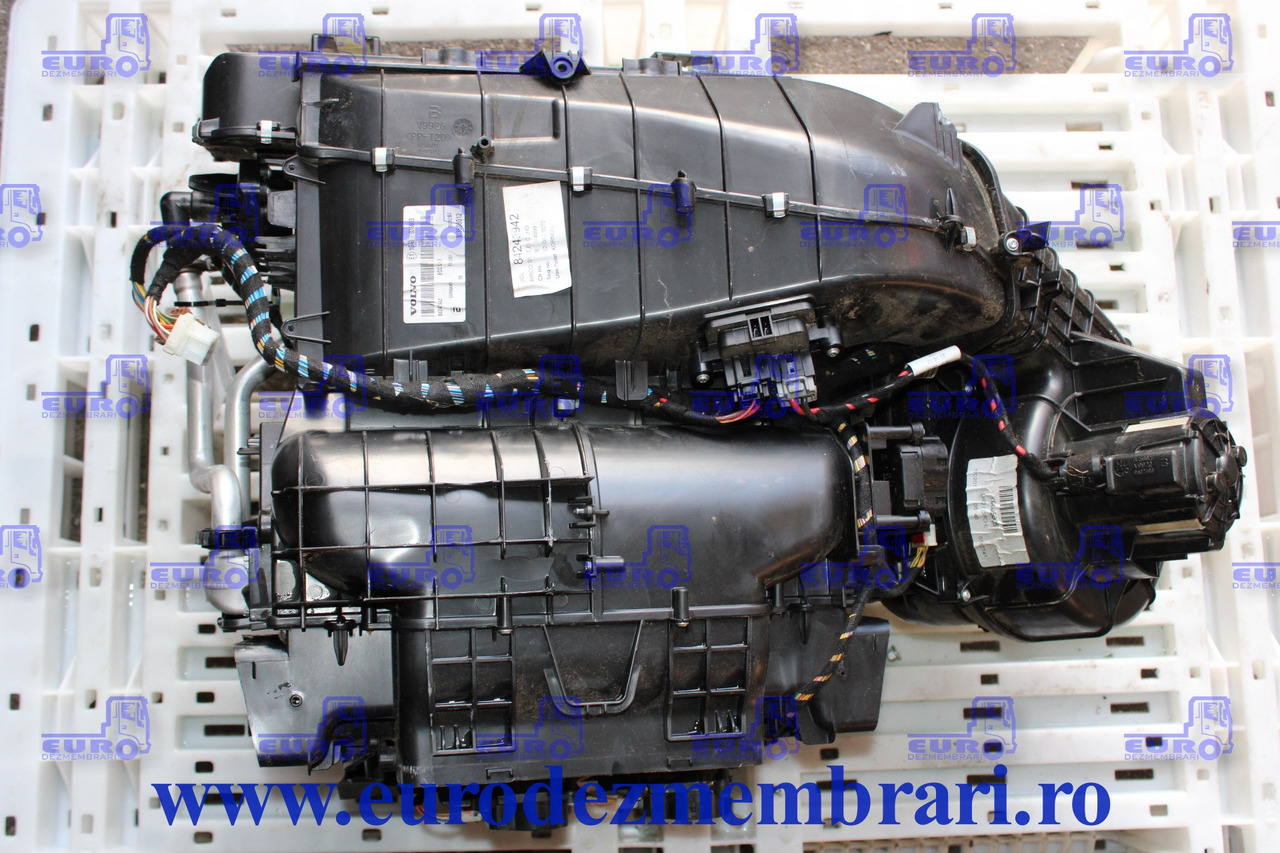 CARCASA SISTEM CLIMATIZARE VOLVO FH4 84243942 - Piesa de climatizare pentru Camion: Foto 1 CARCASA SISTEM CLIMATIZARE VOLVO FH4 84243942 - Piesa de climatizare pentru Camion: Foto 1