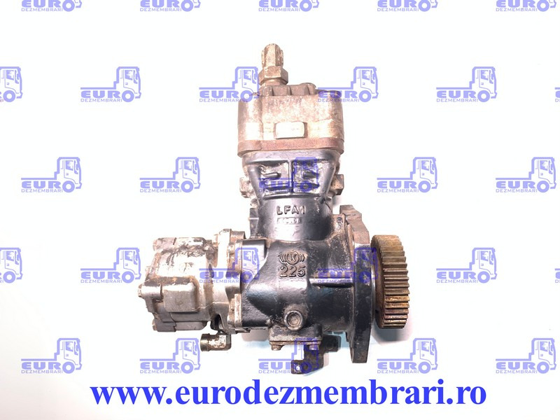 COMPRESOR AER RENAULT MAGNUM DXI13 04905010, K016932 - Compresor, instalatie aer comprimat pentru Camion: Foto 1 COMPRESOR AER RENAULT MAGNUM DXI13 04905010, K016932 - Compresor, instalatie aer comprimat pentru Camion: Foto 1