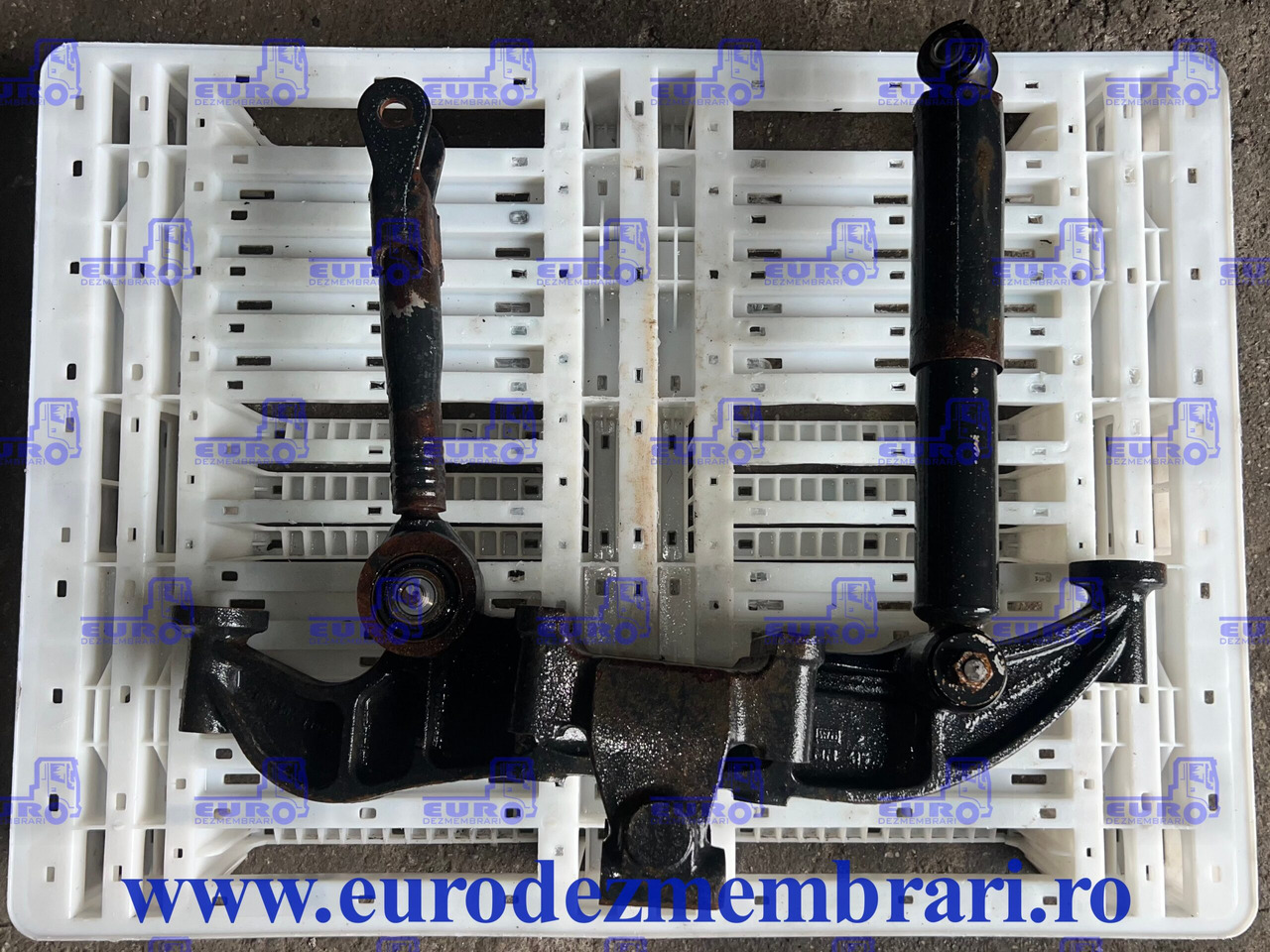 SUPORT PERNE AXA SPATE MAN 81.43630.3173 - Axă spate pentru Camion: Foto 1 SUPORT PERNE AXA SPATE MAN 81.43630.3173 - Axă spate pentru Camion: Foto 1