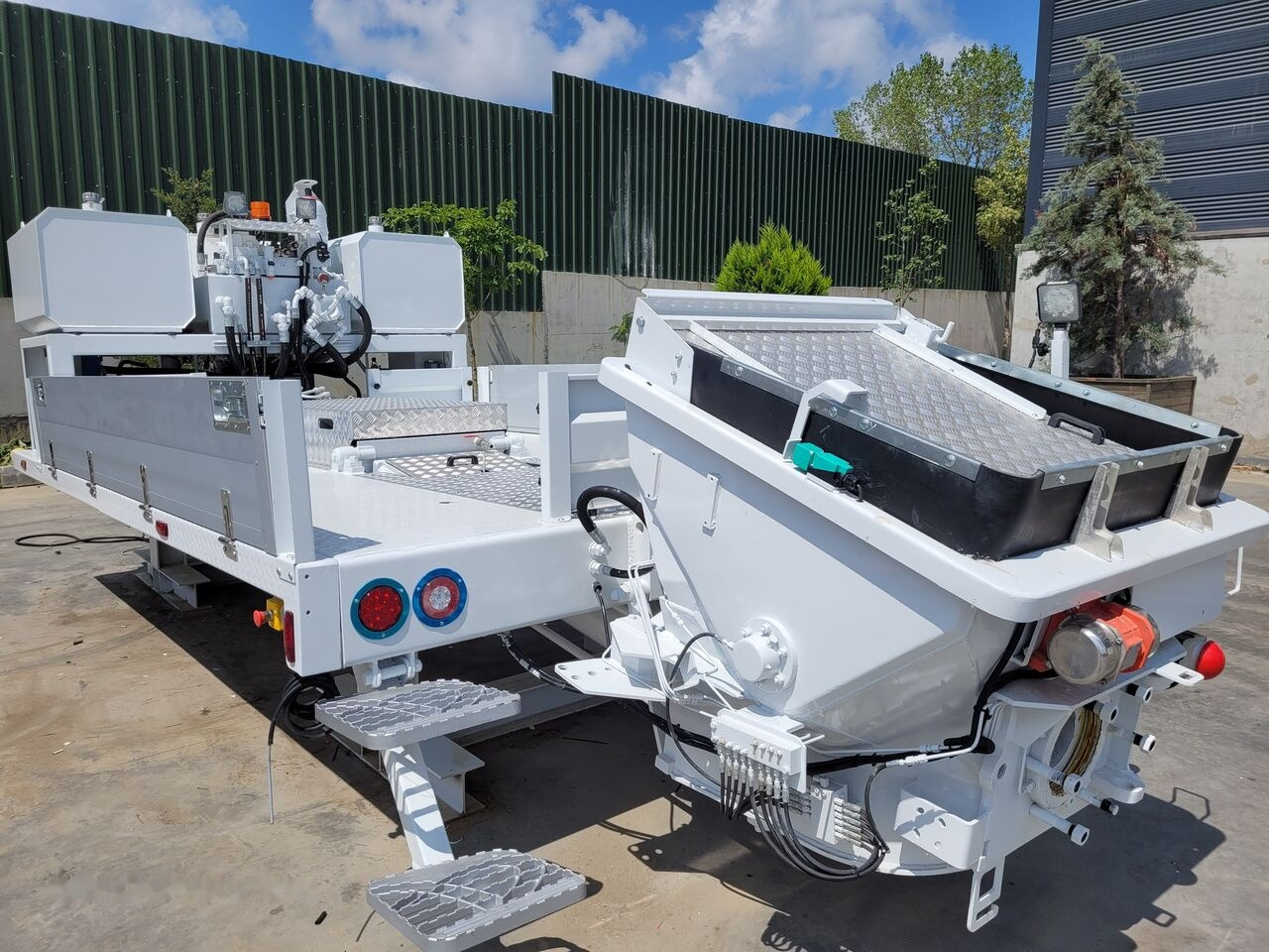 MERCEDES-BENZ New BMS BLP 14-09 on chassis - Autopompă de beton: Foto 1 MERCEDES-BENZ New BMS BLP 14-09 on chassis - Autopompă de beton: Foto 1