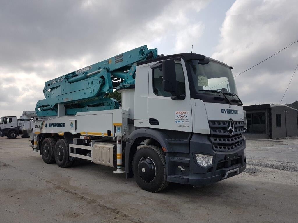 Mercedes-Benz 3342 P - Autopompă de beton: Foto 2 Mercedes-Benz 3342 P - Autopompă de beton: Foto 2