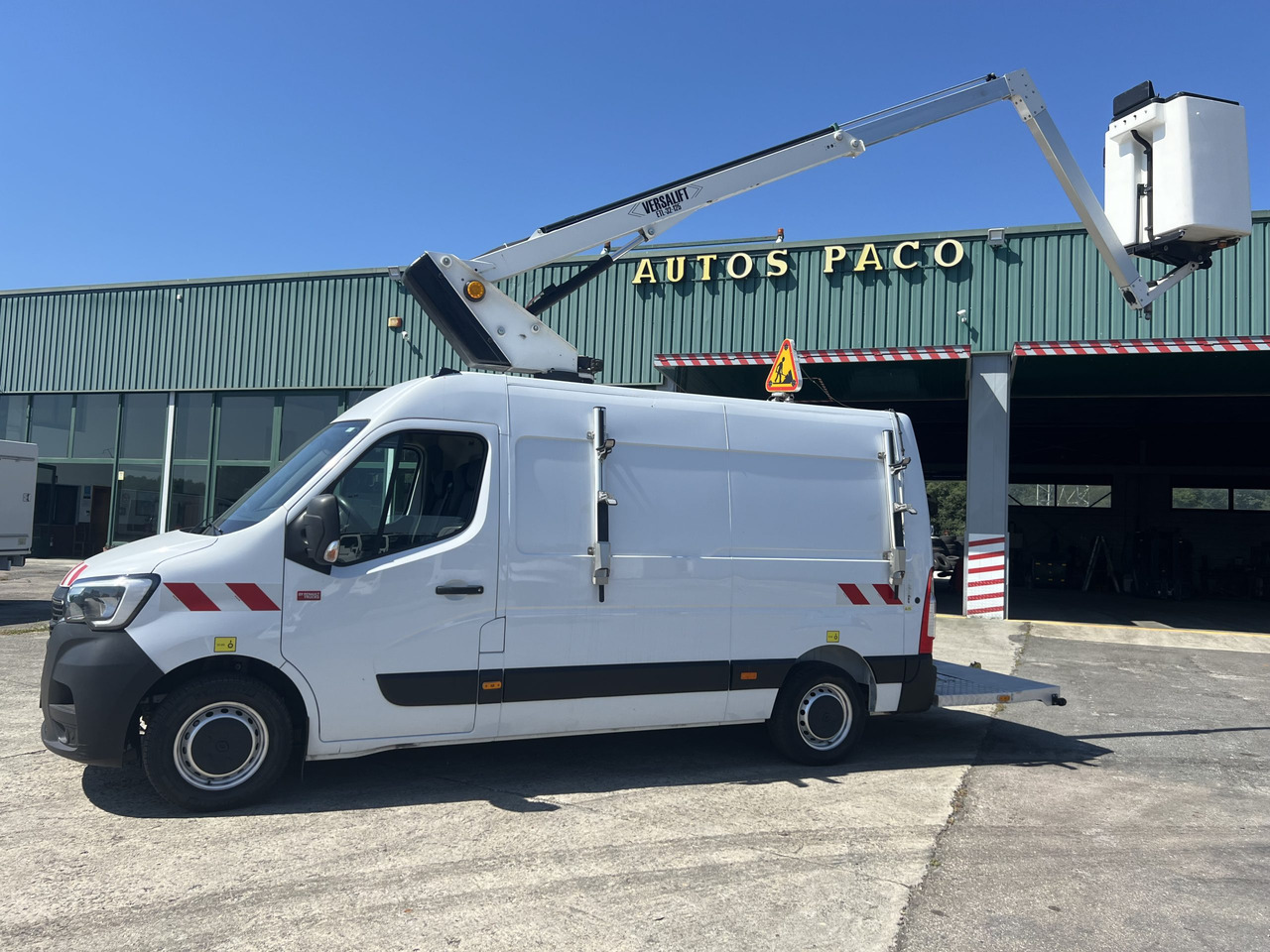 FURGON CON CESTA RENAULT MASTER - Camion cu nacela: Foto 3 FURGON CON CESTA RENAULT MASTER - Camion cu nacela: Foto 3