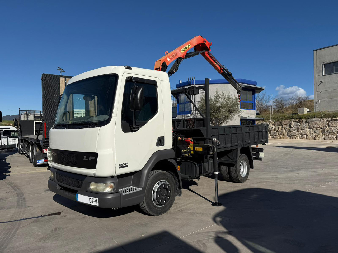 DAF LF FA 45.180 (Platform and Crane) - Camion platformă, Camion cu macara: Foto 5 DAF LF FA 45.180 (Platform and Crane) - Camion platformă, Camion cu macara: Foto 5