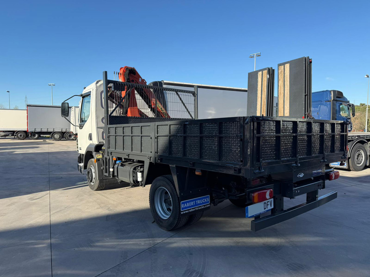 DAF LF FA 45.180 (Platform and Crane) - Camion platformă, Camion cu macara: Foto 4 DAF LF FA 45.180 (Platform and Crane) - Camion platformă, Camion cu macara: Foto 4