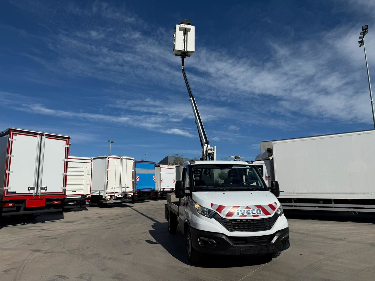 IVECO 35S14 Daily E6 (Basket) - Camion cu nacela: Foto 4 IVECO 35S14 Daily E6 (Basket) - Camion cu nacela: Foto 4