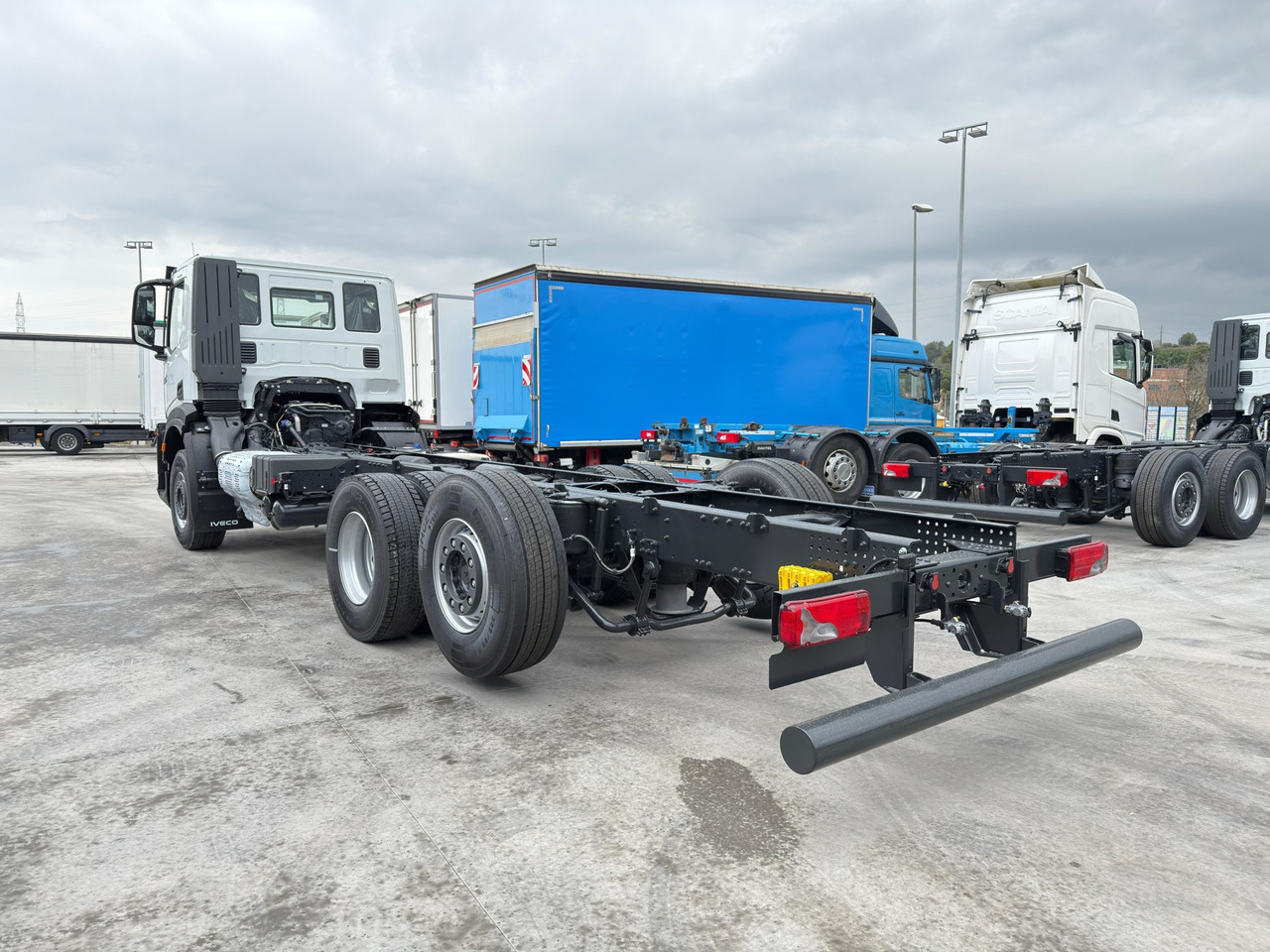 IVECO AD280X46 YPS ON X-Way E6 (Chassis) - Camion şasiu: Foto 4 IVECO AD280X46 YPS ON X-Way E6 (Chassis) - Camion şasiu: Foto 4