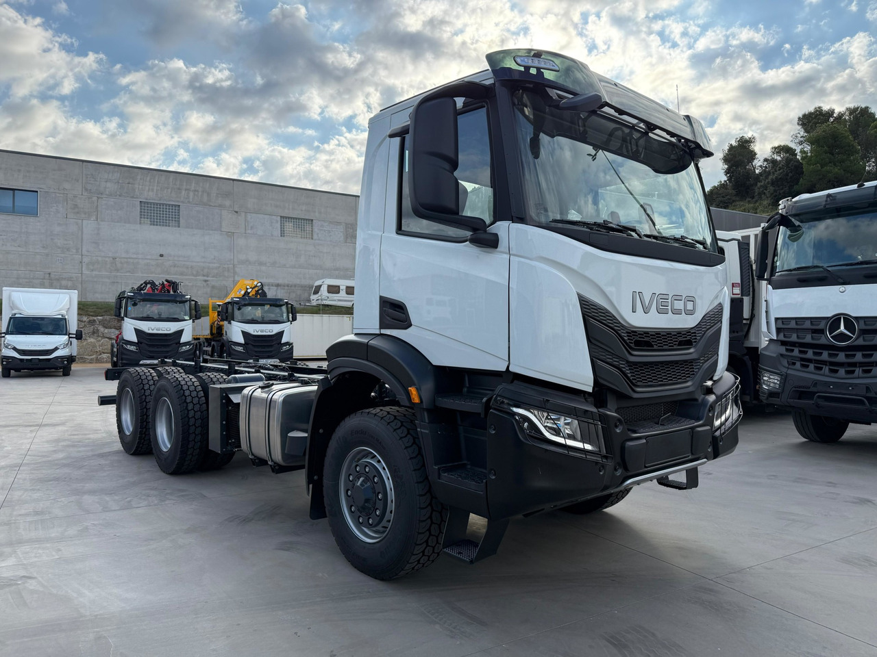 IVECO AD300X46Z OFF X-Way E6 (Chassis) - Camion şasiu: Foto 2 IVECO AD300X46Z OFF X-Way E6 (Chassis) - Camion şasiu: Foto 2