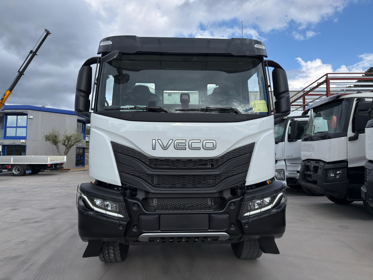 IVECO AD380T46 6x4 E6 (Chassis) - Camion şasiu: Foto 3 IVECO AD380T46 6x4 E6 (Chassis) - Camion şasiu: Foto 3