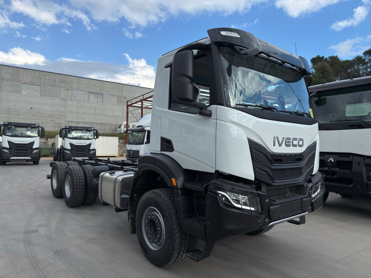 IVECO AD380T46 6x4 E6 (Chassis) - Camion şasiu: Foto 2 IVECO AD380T46 6x4 E6 (Chassis) - Camion şasiu: Foto 2