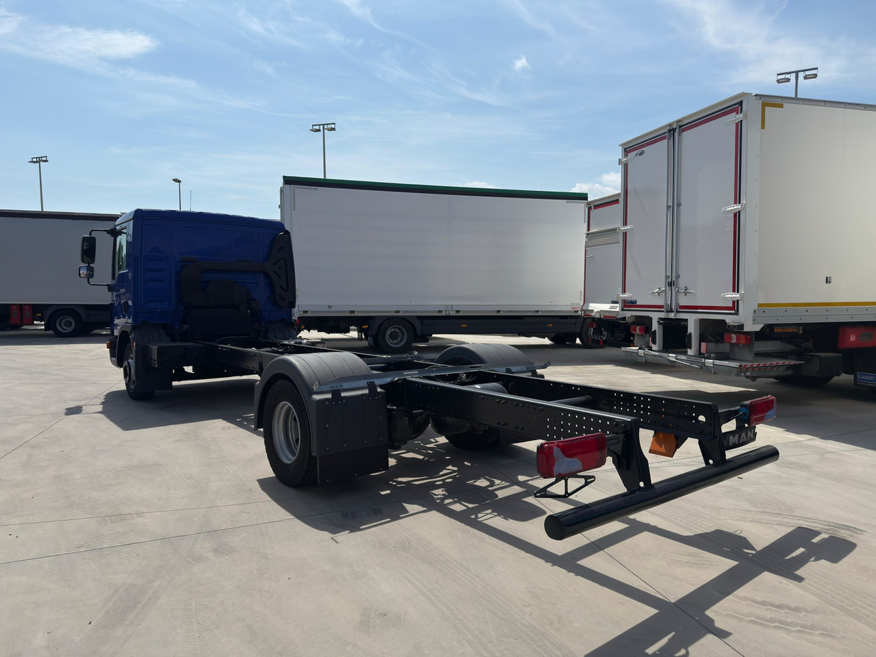 MAN 12.190 BL TGL E6 (Chassis) - Camion şasiu: Foto 4 MAN 12.190 BL TGL E6 (Chassis) - Camion şasiu: Foto 4