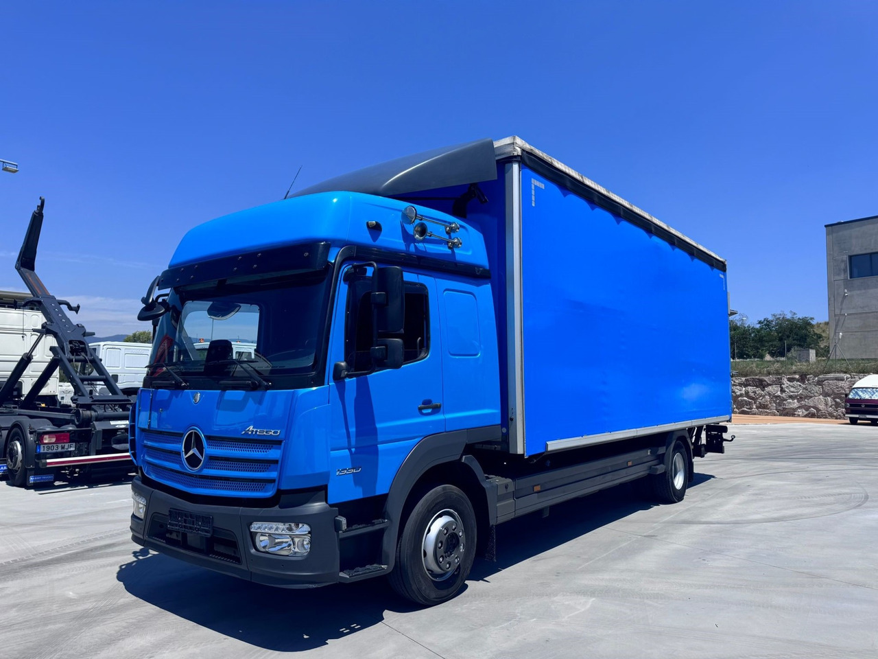 MERCEDES BENZ 13.30L Atego E6 (Tauliner) - Camion cu prelată: Foto 1 MERCEDES BENZ 13.30L Atego E6 (Tauliner) - Camion cu prelată: Foto 1