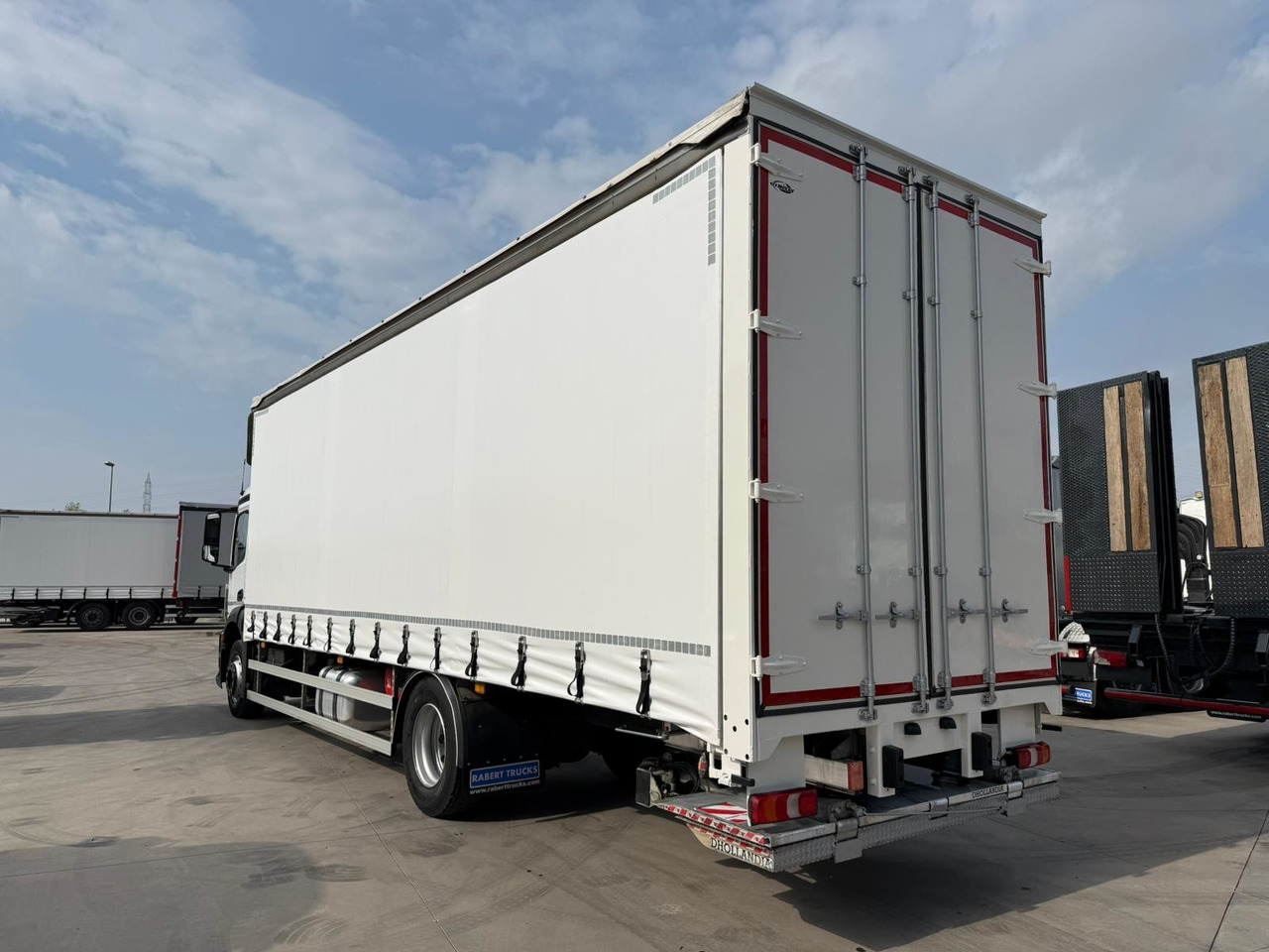 MERCEDES BENZ 18.27 Antos E6 (Tauliner) - Camion cu prelată: Foto 4 MERCEDES BENZ 18.27 Antos E6 (Tauliner) - Camion cu prelată: Foto 4