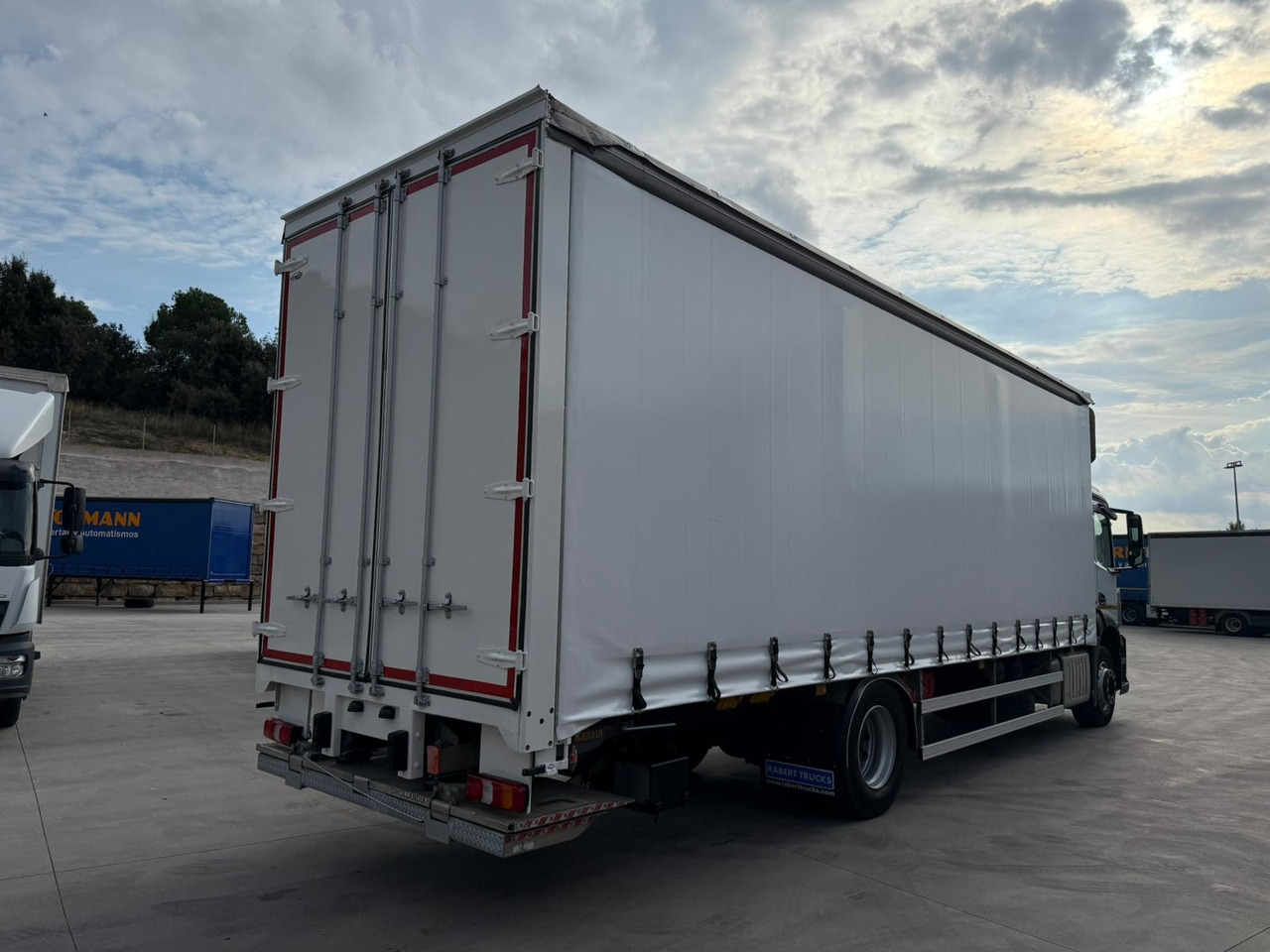 MERCEDES BENZ 18.27 Antos E6 (Tauliner) - Camion cu prelată: Foto 3 MERCEDES BENZ 18.27 Antos E6 (Tauliner) - Camion cu prelată: Foto 3