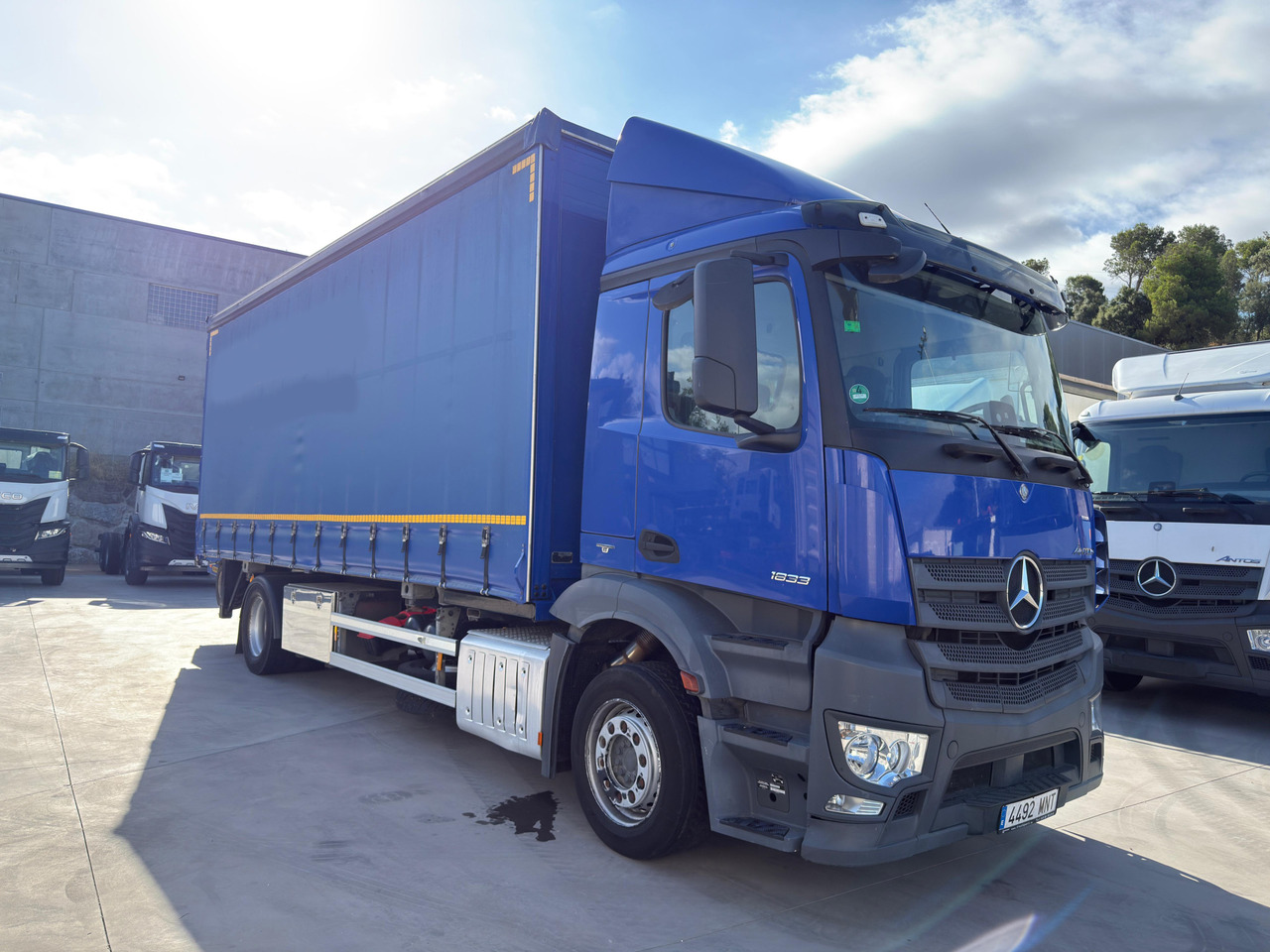 MERCEDES BENZ 18.33 Antos E6 (Self-portable) - Camion cu prelată: Foto 2 MERCEDES BENZ 18.33 Antos E6 (Self-portable) - Camion cu prelată: Foto 2