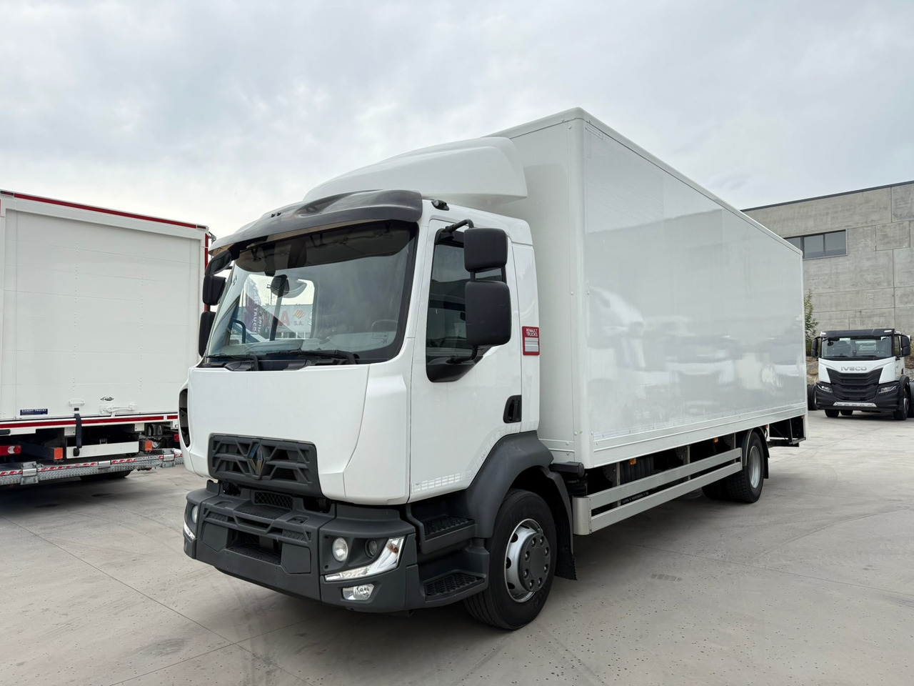 RENAULT D E6 (VAN) - Camion furgon: Foto 1 RENAULT D E6 (VAN) - Camion furgon: Foto 1