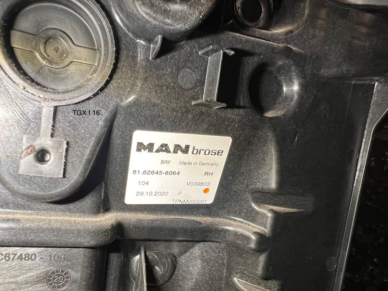 MAN - Macara spate: Foto 3 MAN - Macara spate: Foto 3