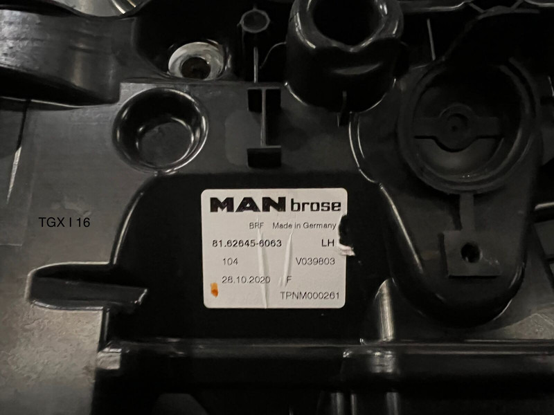 MAN - Macara spate: Foto 3 MAN - Macara spate: Foto 3