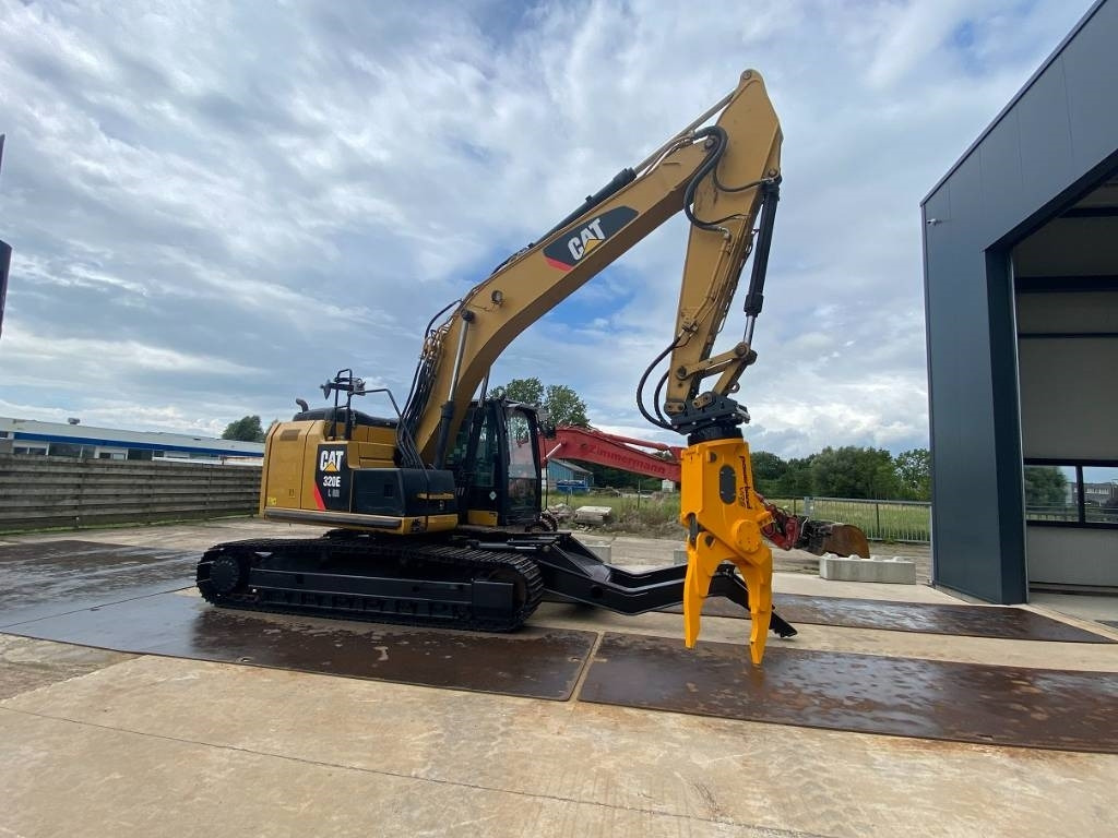 CAT 320 EL LR CAR DISMANTLER - Excavator pentru demolări: Foto 3 CAT 320 EL LR CAR DISMANTLER - Excavator pentru demolări: Foto 3