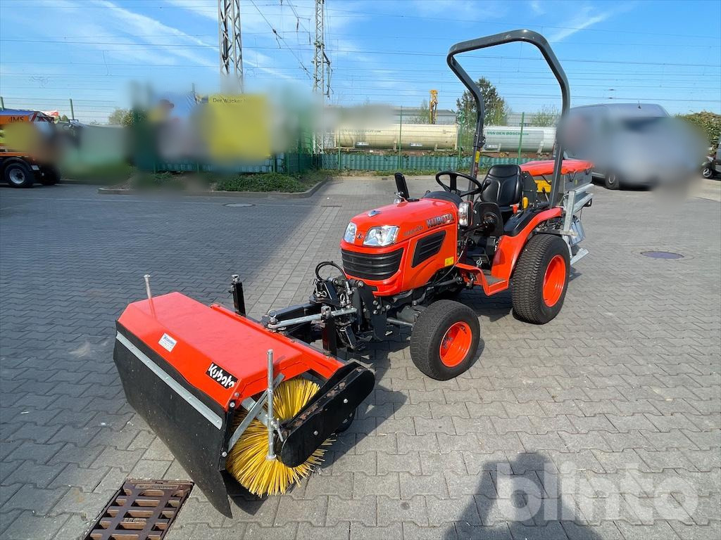 2012 KUBOTA B1620 + Bürste + Streuer - Tractor comunal: Foto 1 2012 KUBOTA B1620 + Bürste + Streuer - Tractor comunal: Foto 1
