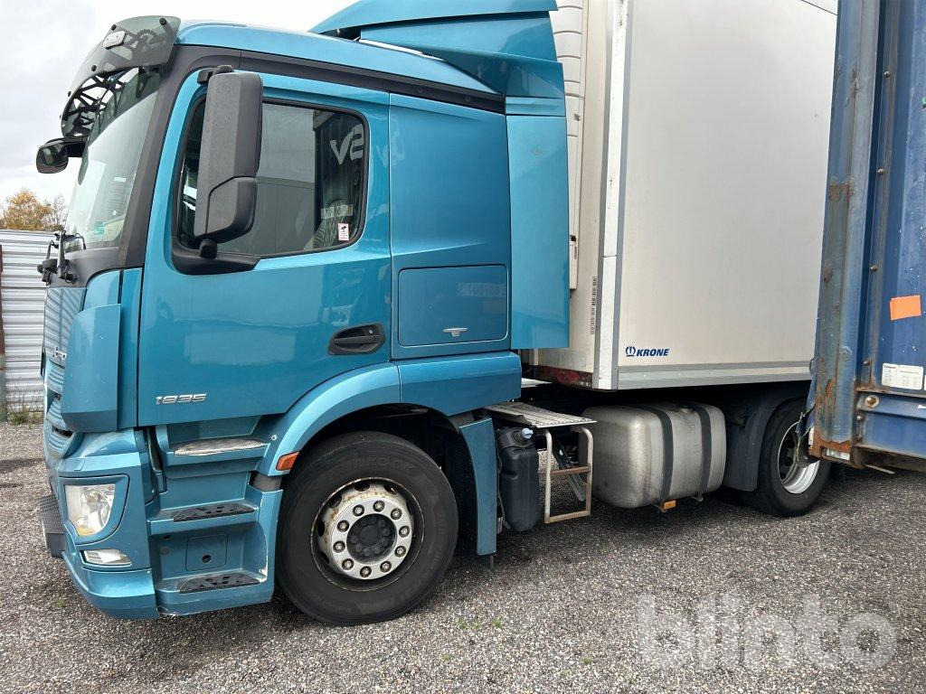 MERCEDES-BENZ 963-4-A - Krone SD - Cap tractor, Semiremorcă frigider: Foto 5 MERCEDES-BENZ 963-4-A - Krone SD - Cap tractor, Semiremorcă frigider: Foto 5