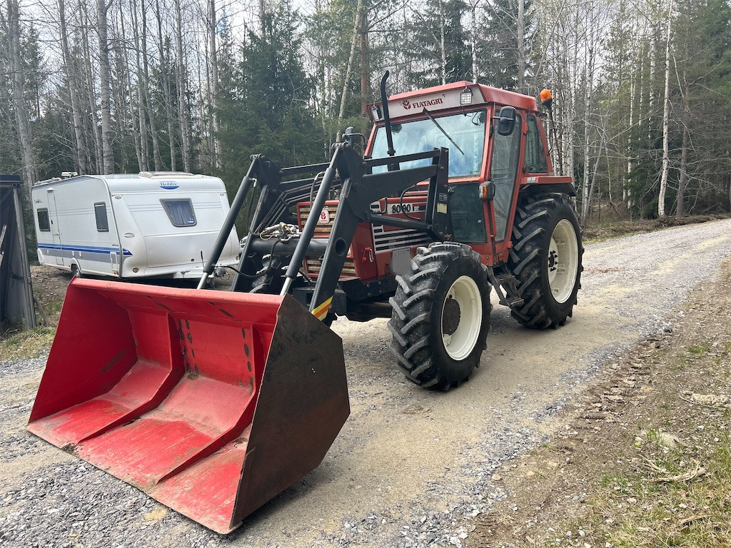 FIAT 80-90 DT - Tractor agricol: Foto 1 FIAT 80-90 DT - Tractor agricol: Foto 1