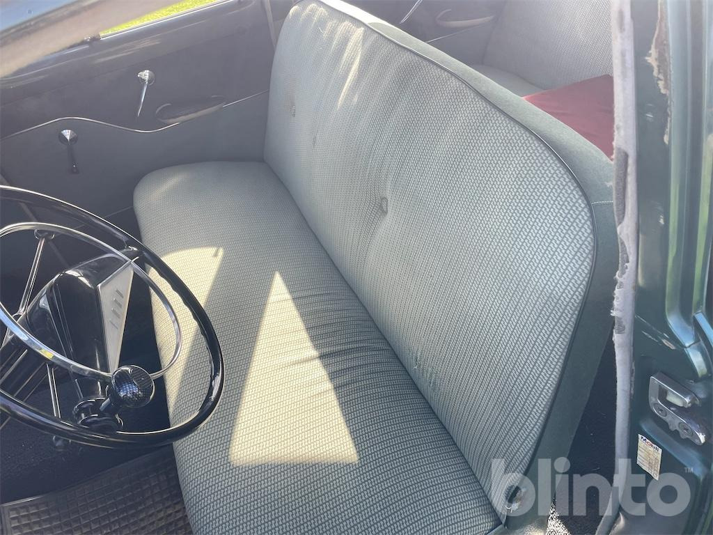 Automobil FORD V-8 CUSTOM DE LUXE: Foto 12