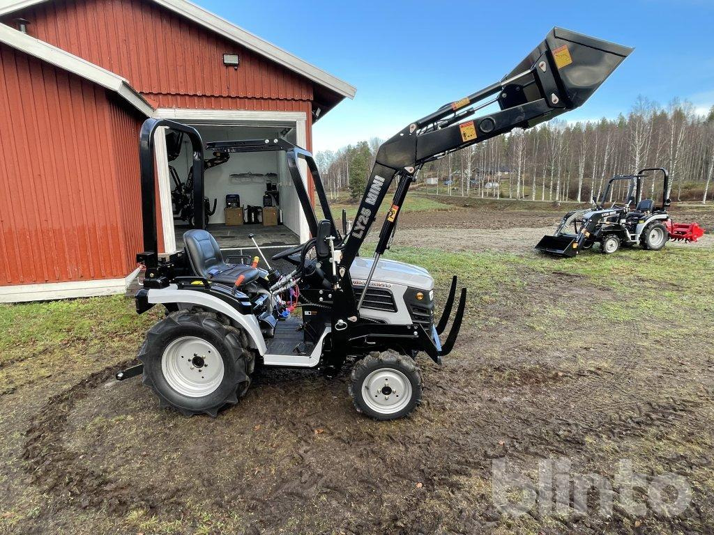 Landtrac 4wd med lastare - Tractor mic: Foto 2 Landtrac 4wd med lastare - Tractor mic: Foto 2