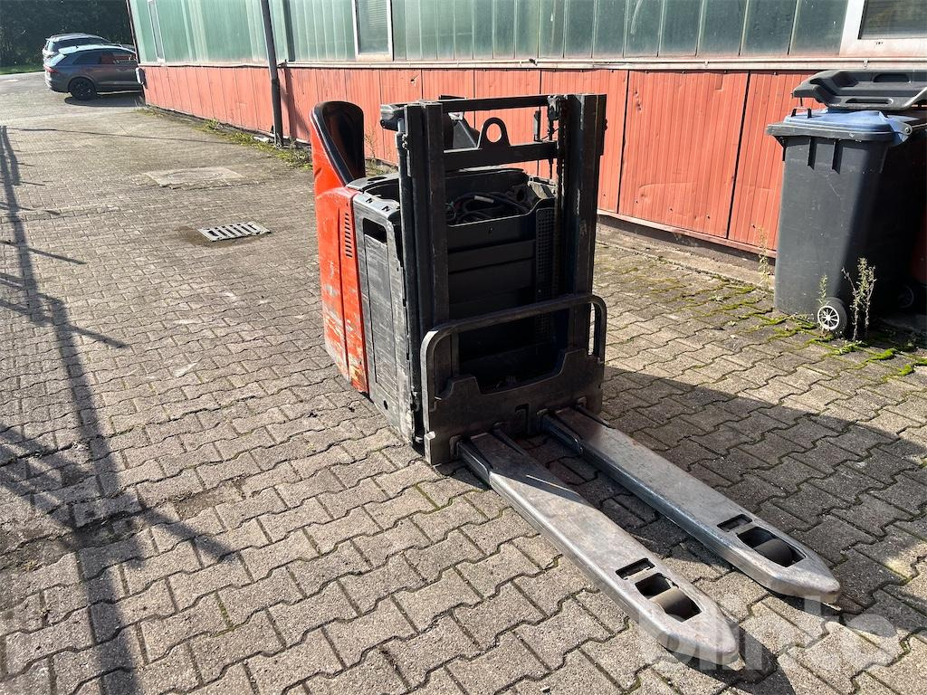 Linde L12L SP - Transpalet la mare înălţime: Foto 2 Linde L12L SP - Transpalet la mare înălţime: Foto 2